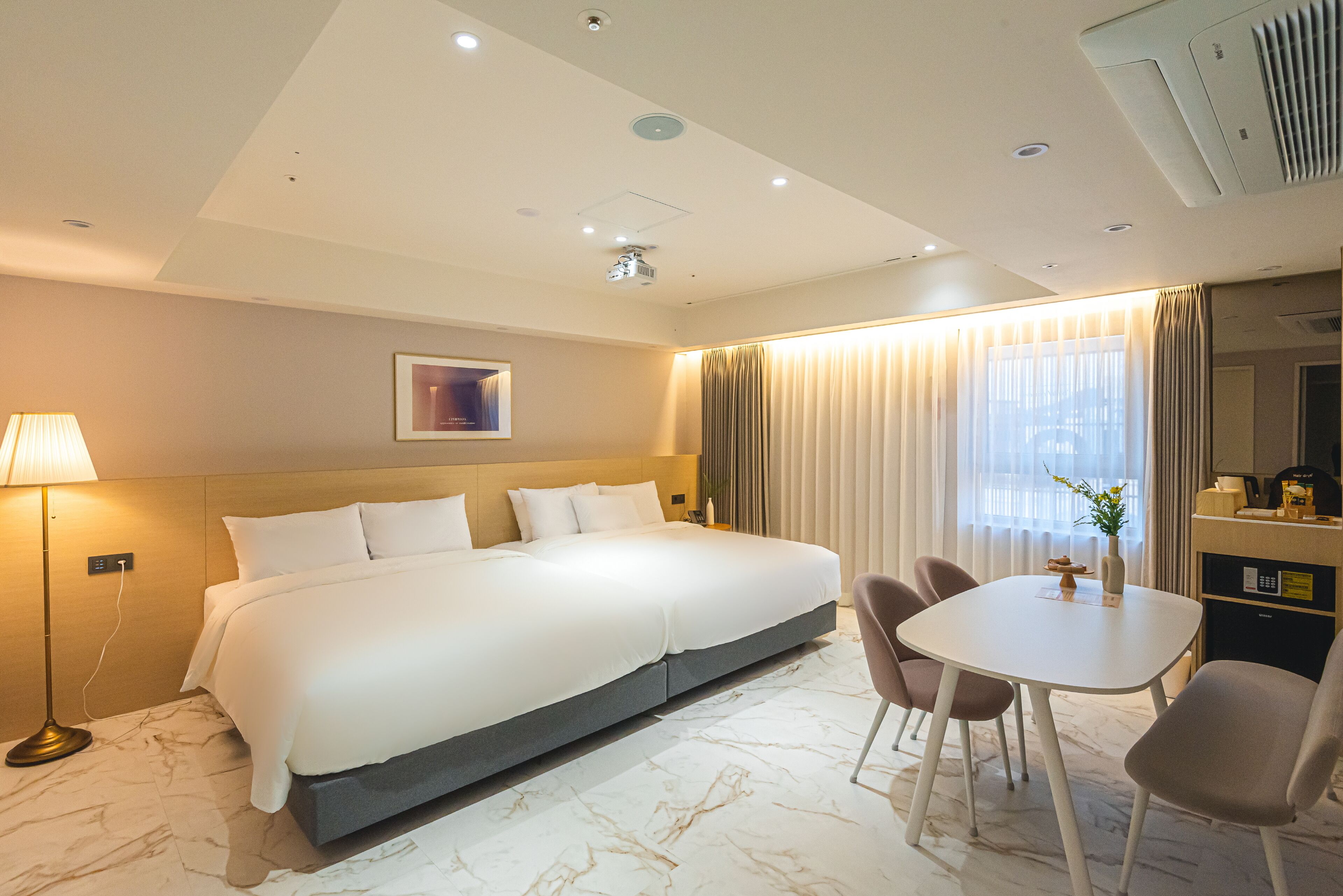 Asherah Villard Aqua Business Hotel