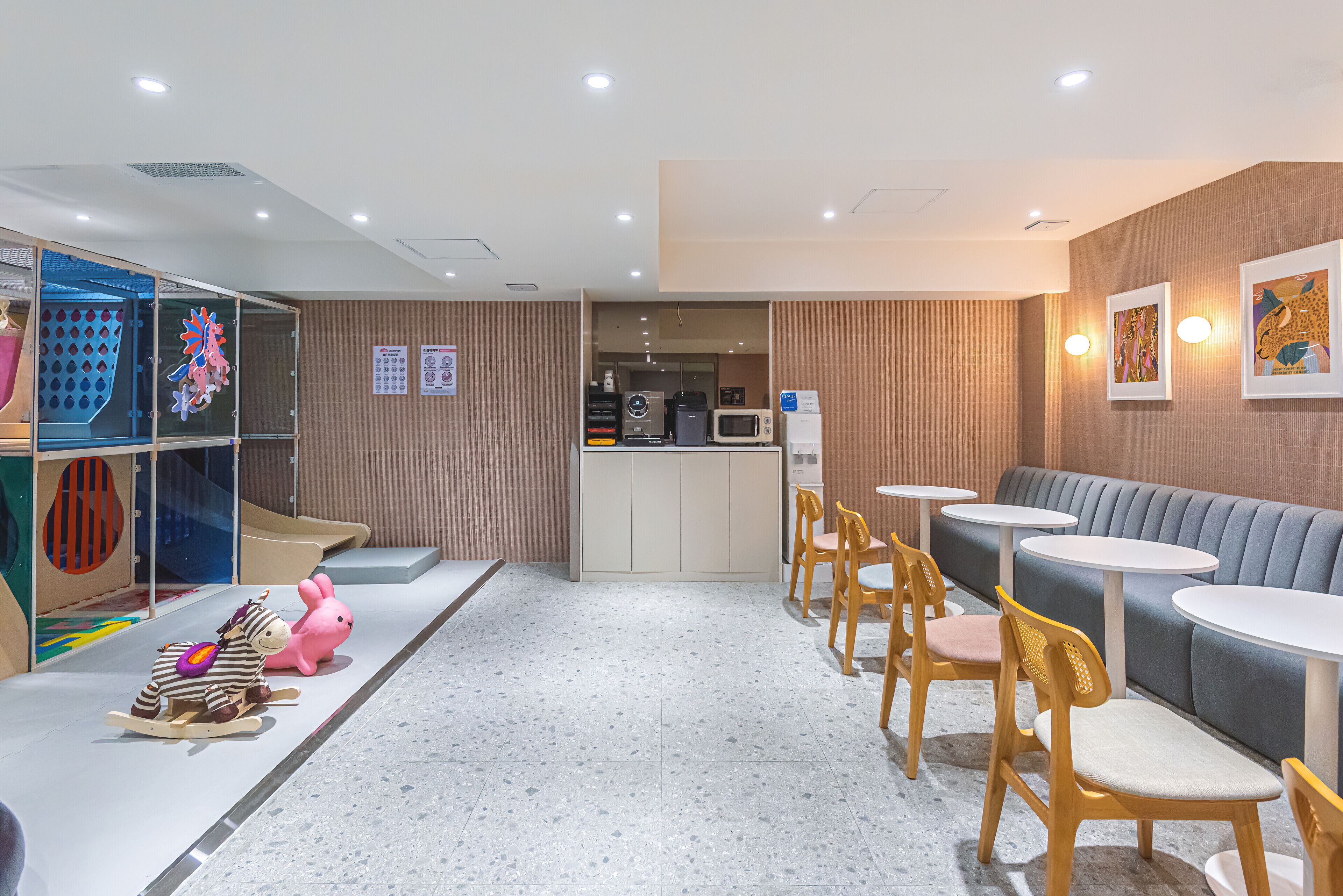 Asherah Villard Aqua Business Hotel