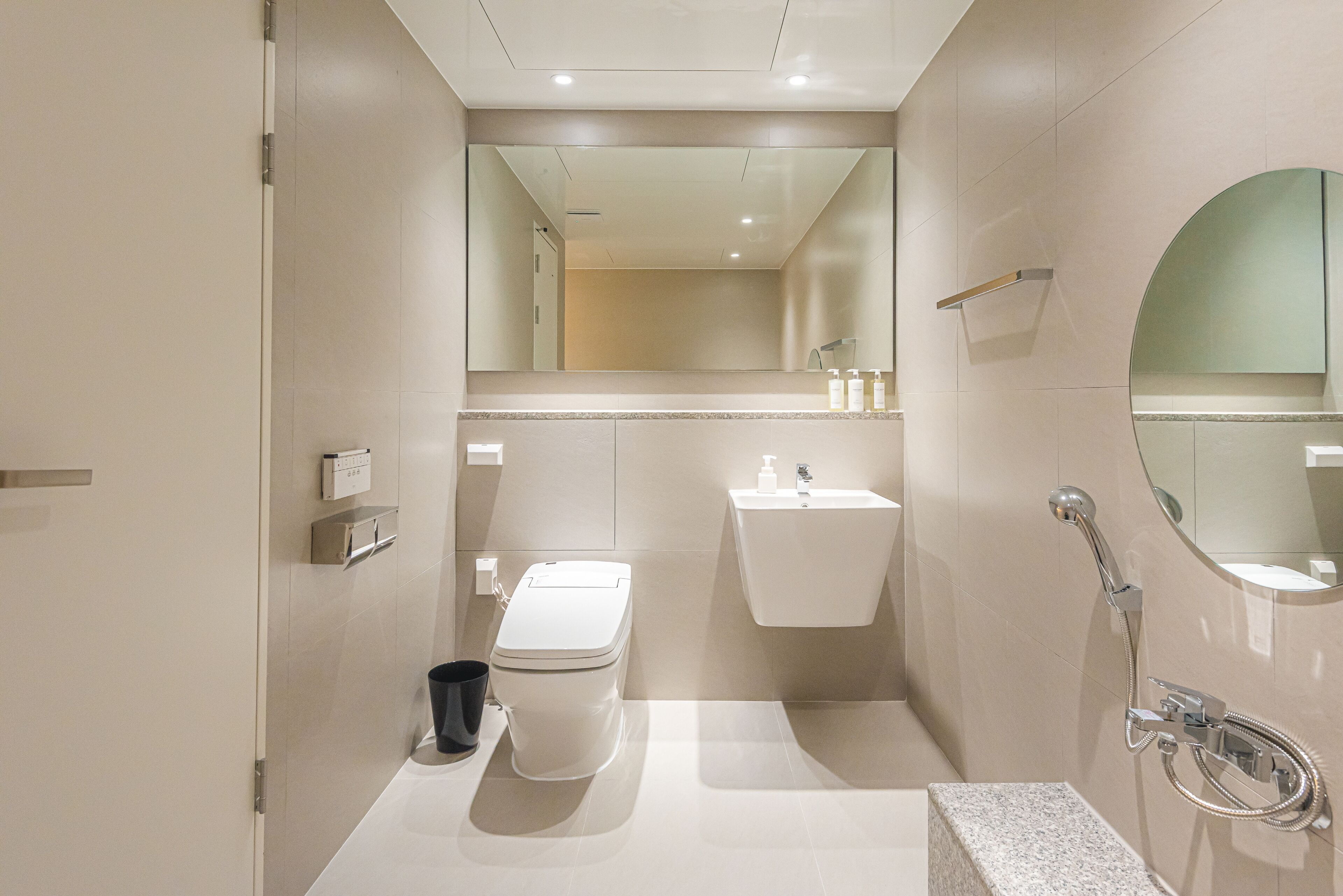 Asherah Villard Aqua Business Hotel