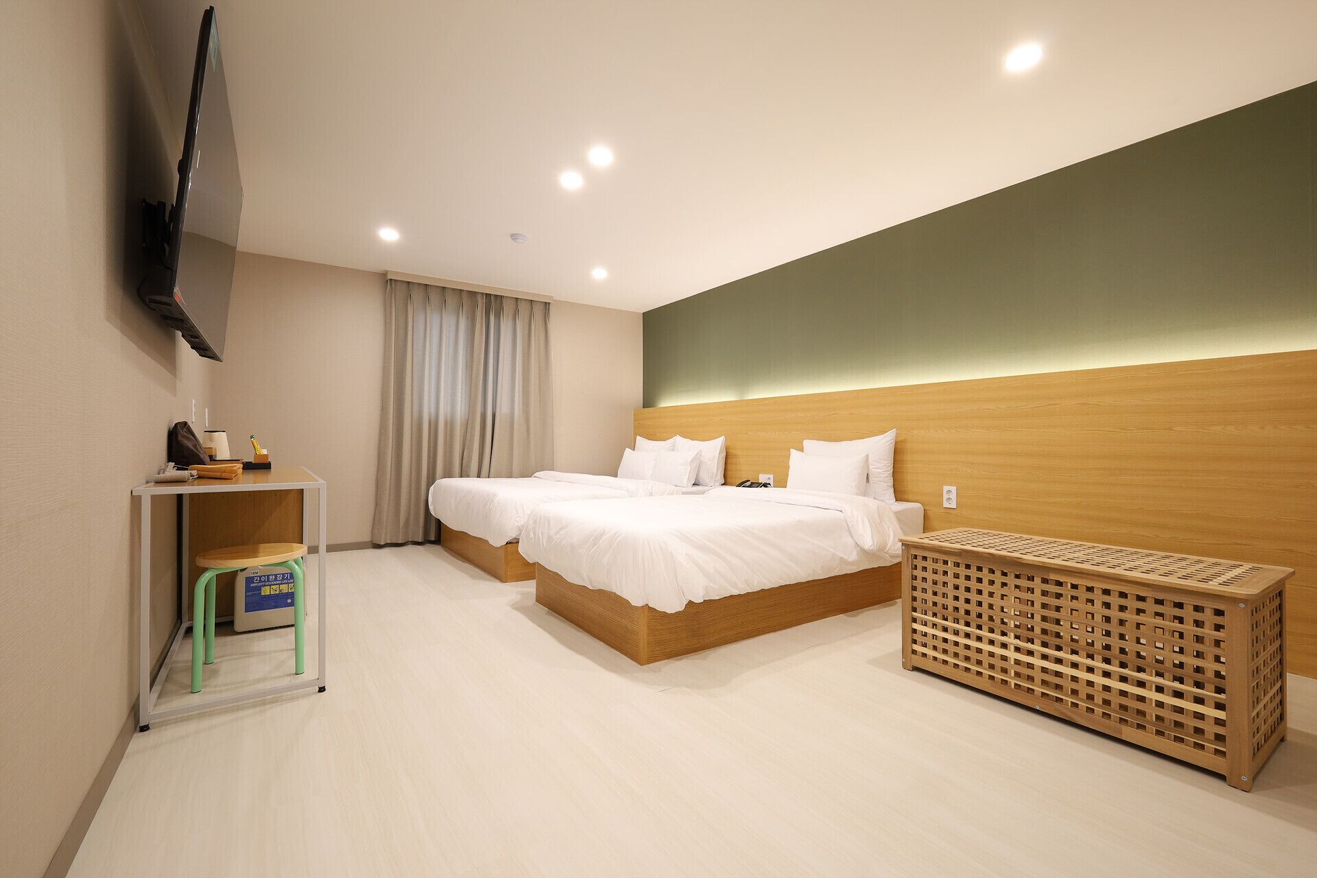 Calm Rest Hotel Gimhae