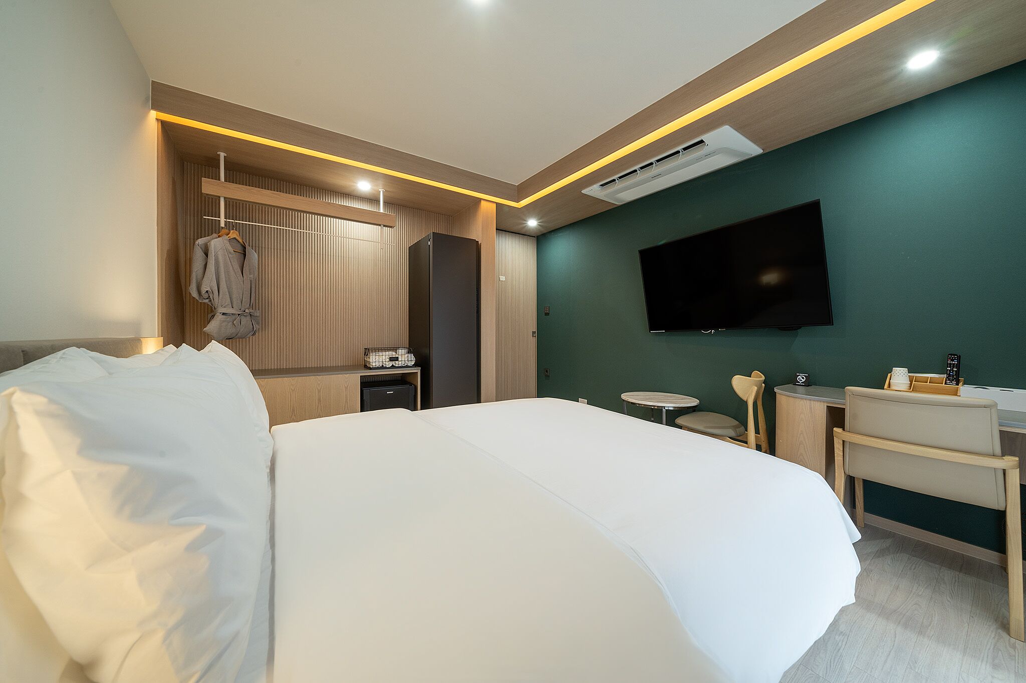 Hound Hotel Gimhae Samgye