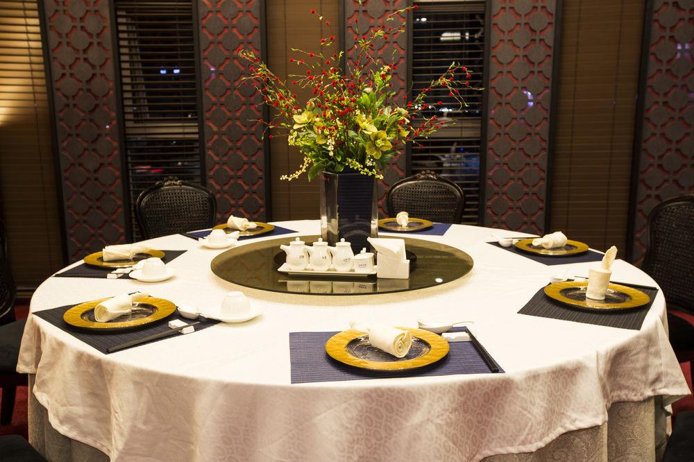 Isquare Hotel