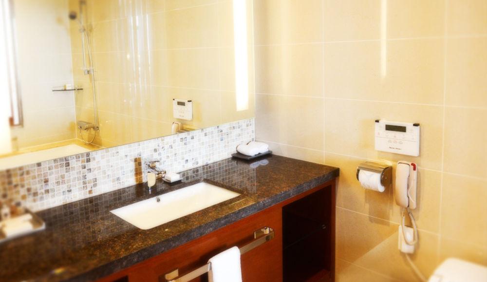 Isquare Hotel