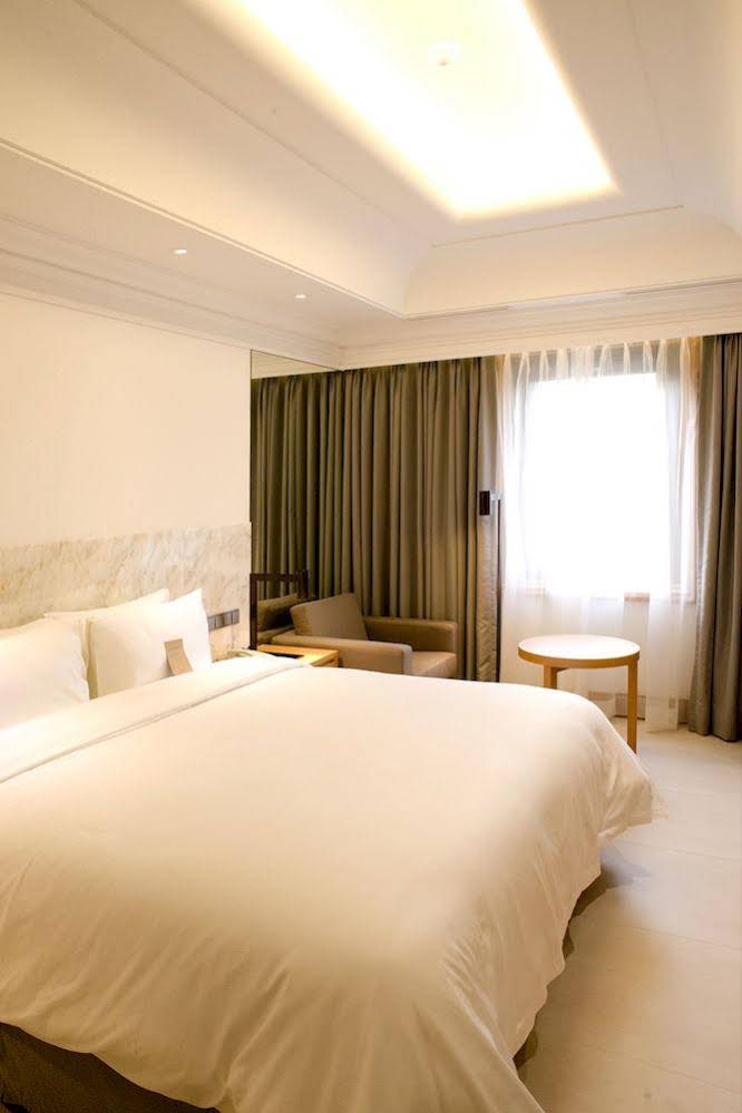 Pine Grove Hotel