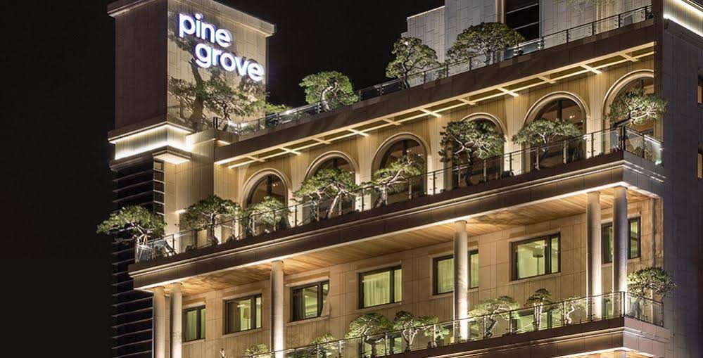 Pine Grove Hotel