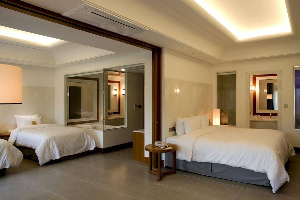 Pine Grove Hotel