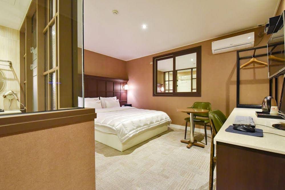 Two Heart Hotel Gimhae Waterpark