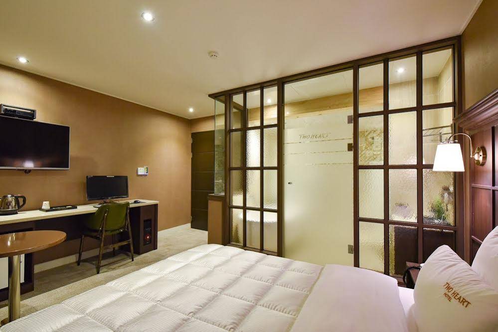 Two Heart Hotel Gimhae Waterpark