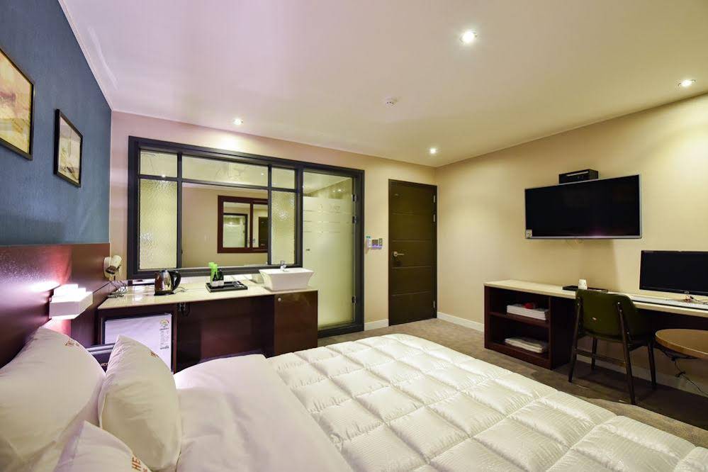 Two Heart Hotel Gimhae Waterpark