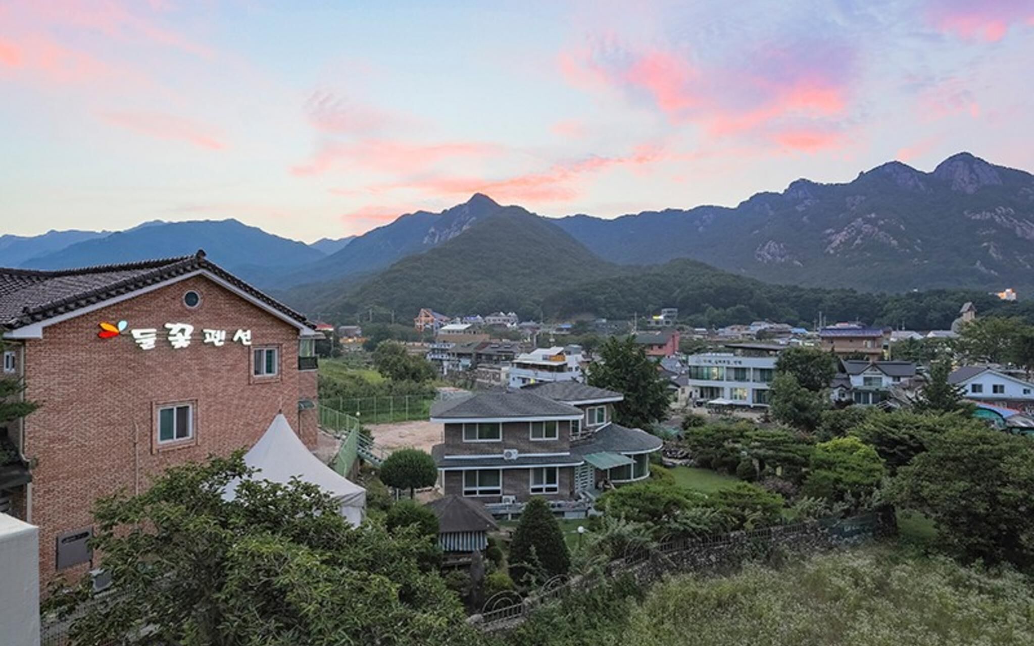 Gongju Donghaksa Moodwa Pension