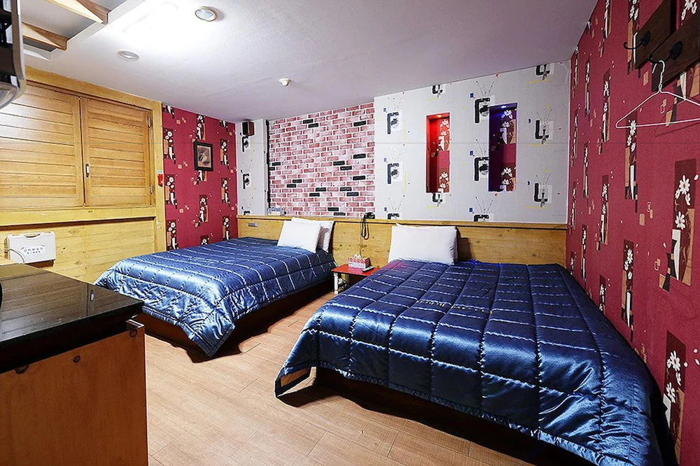 Cyber Motel