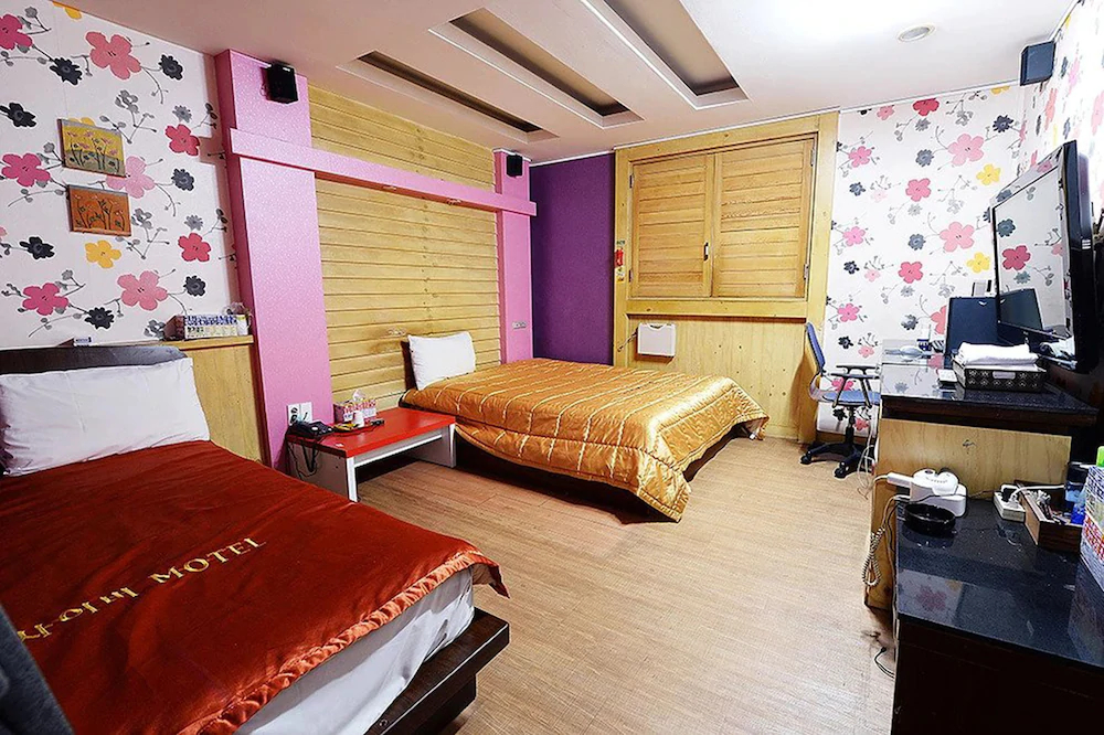 Cyber Motel