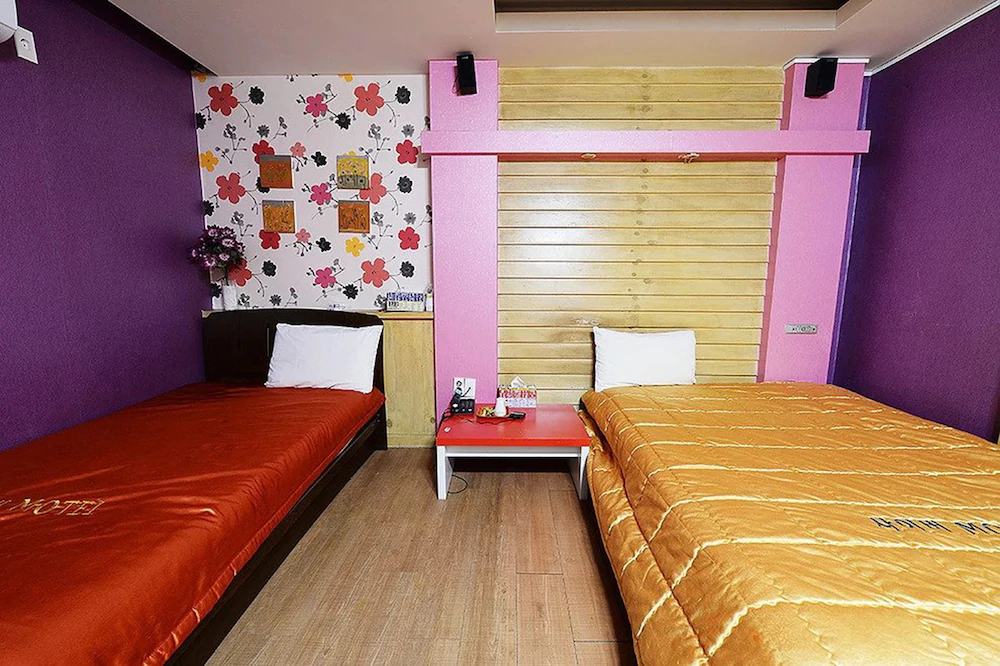 Cyber Motel
