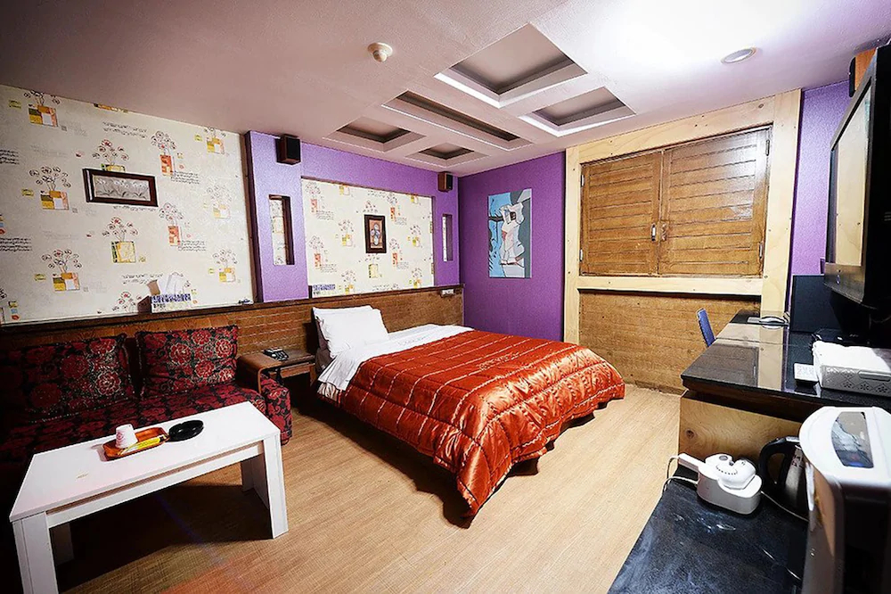 Cyber Motel