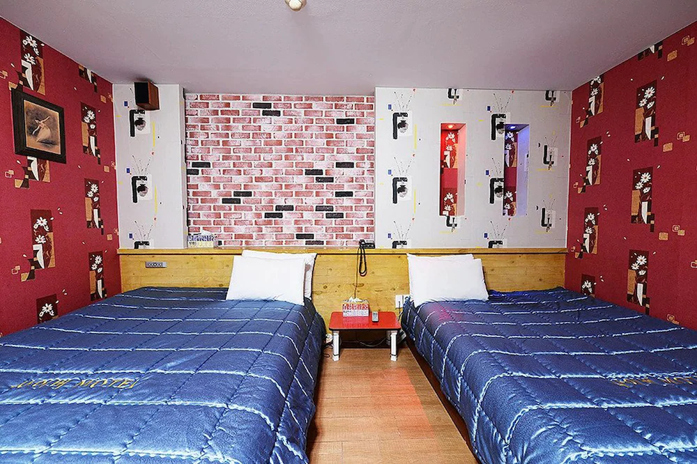 Cyber Motel