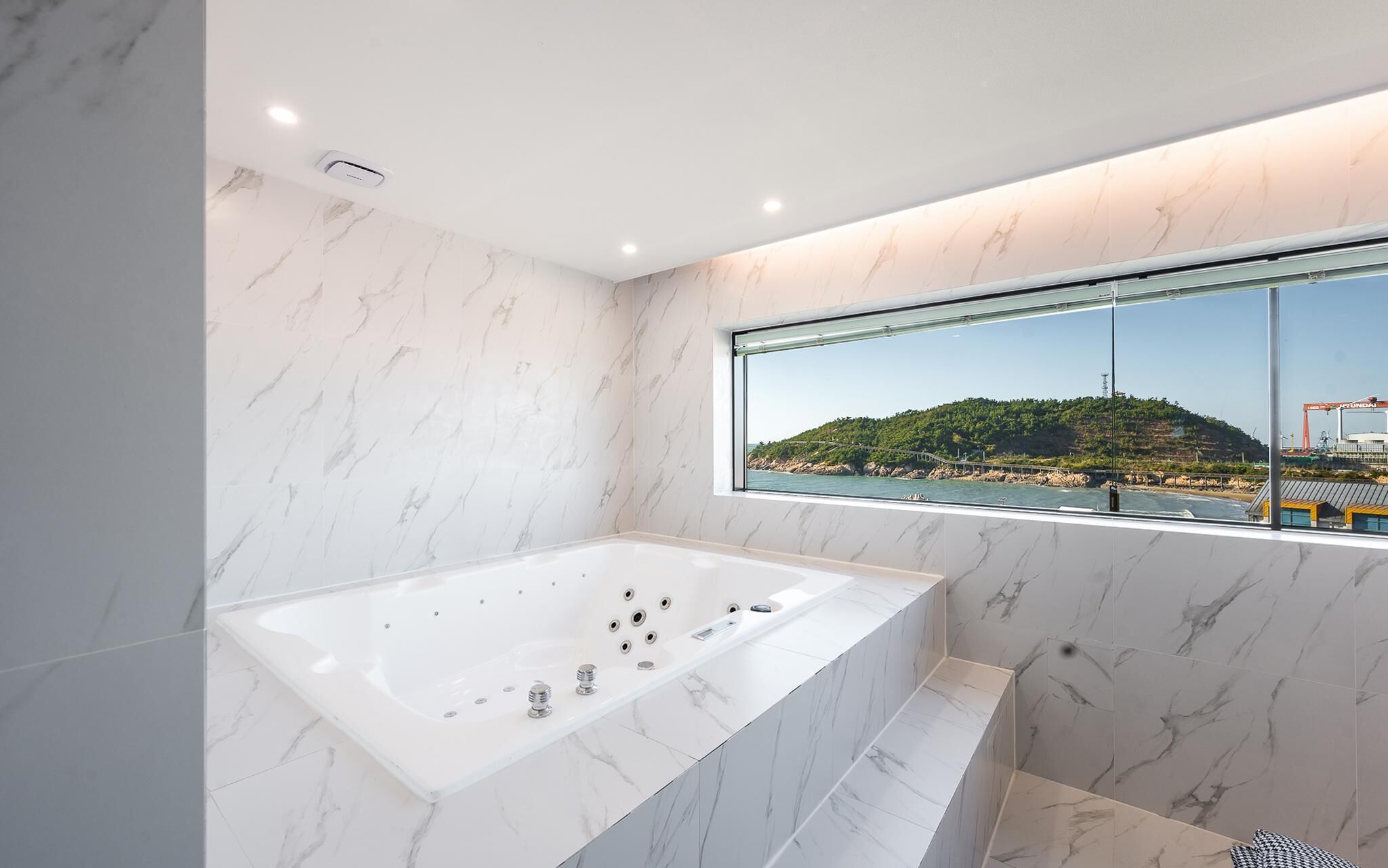 Gunsan Raonhaje Hotel