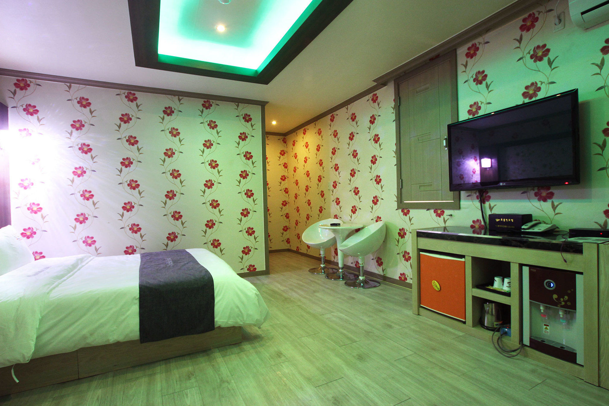 Chocolate Hotel