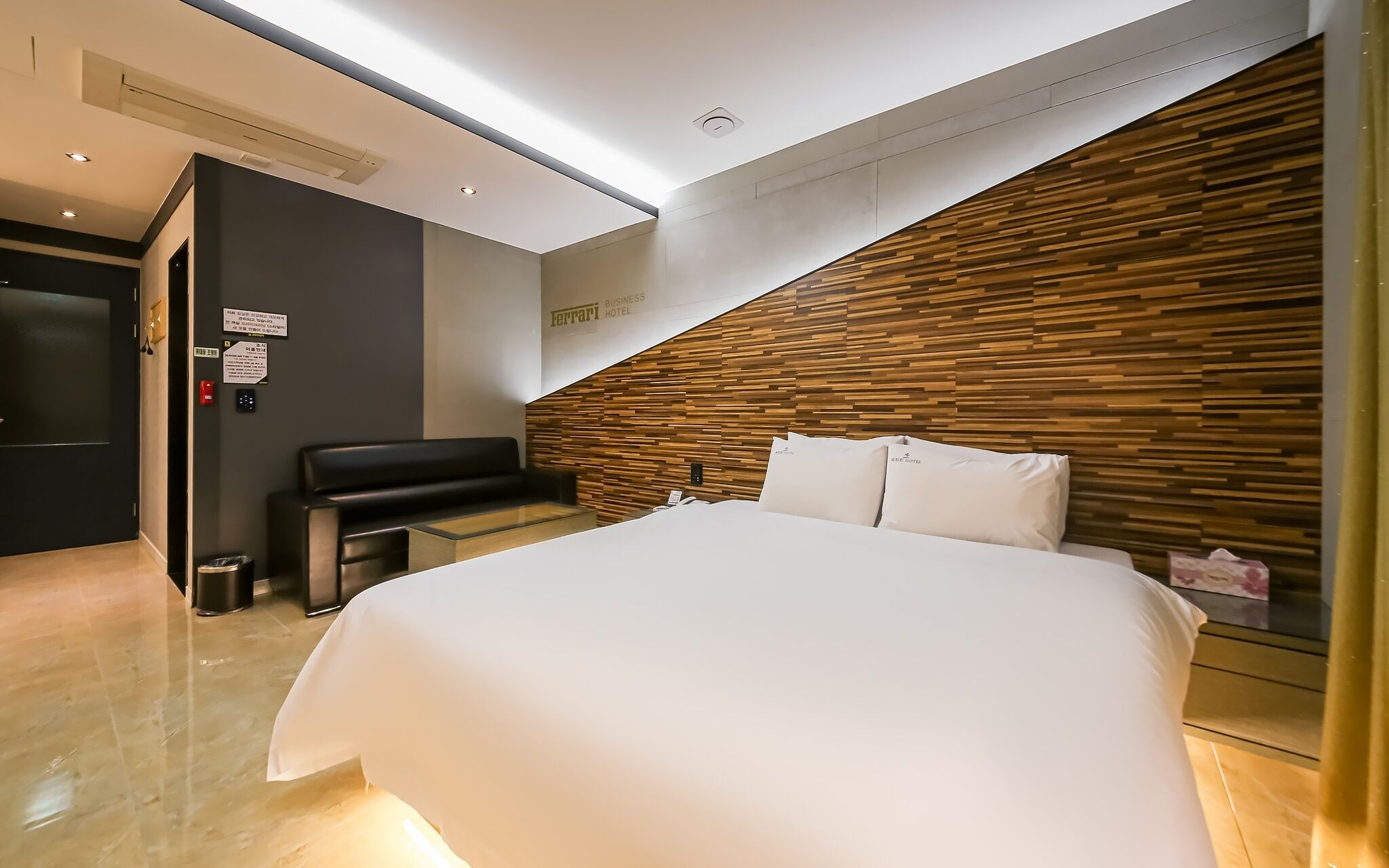 Gwangju Cheomdan Ferrari Hotel