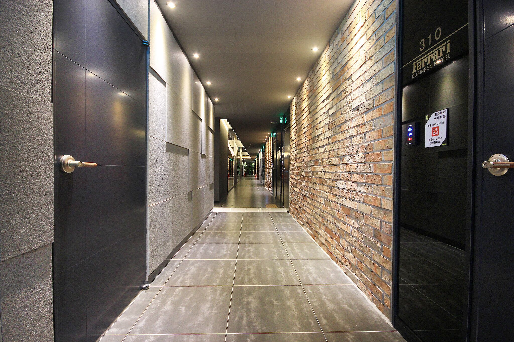 Gwangju Cheomdan Ferrari Hotel