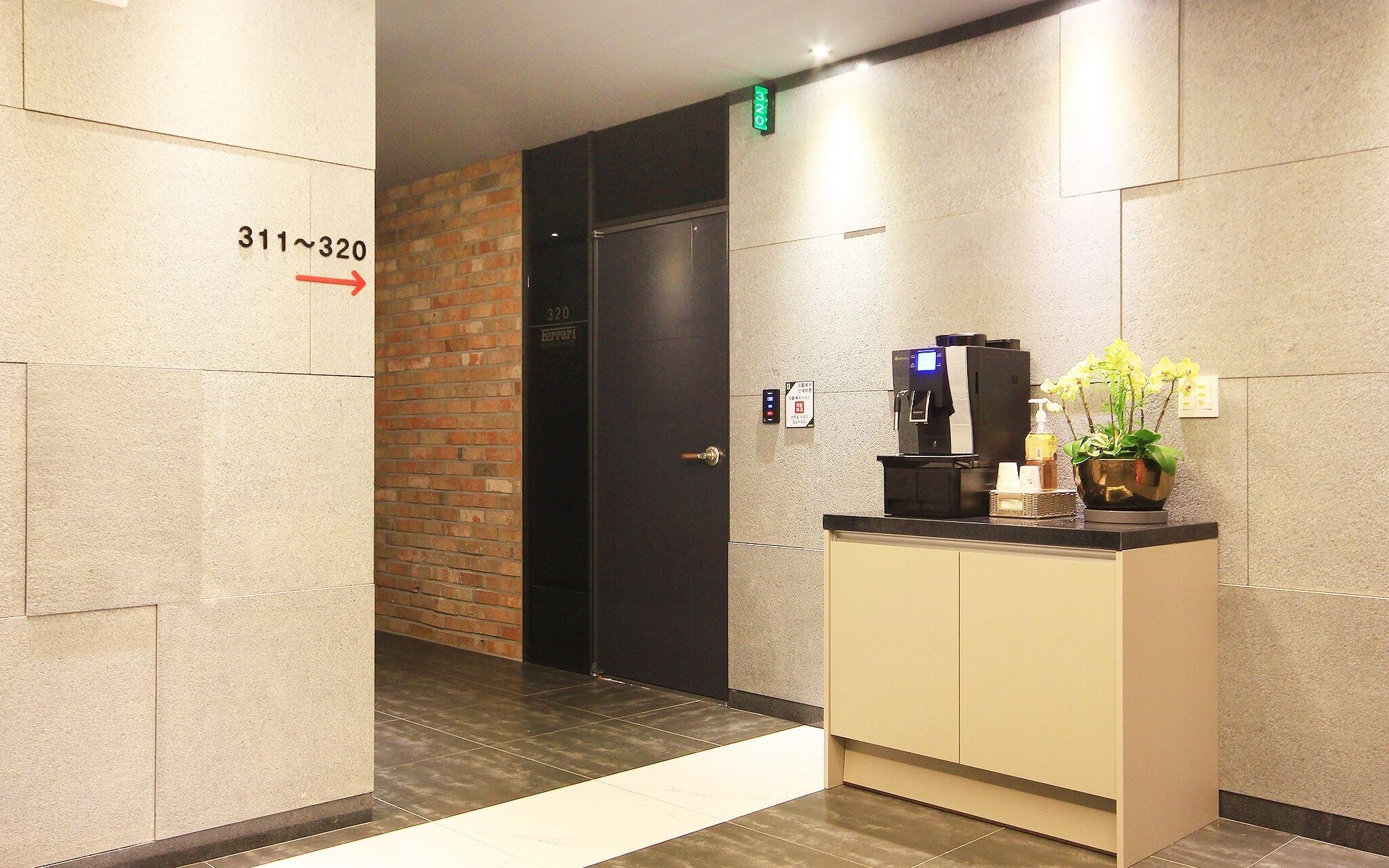 Gwangju Cheomdan Ferrari Hotel