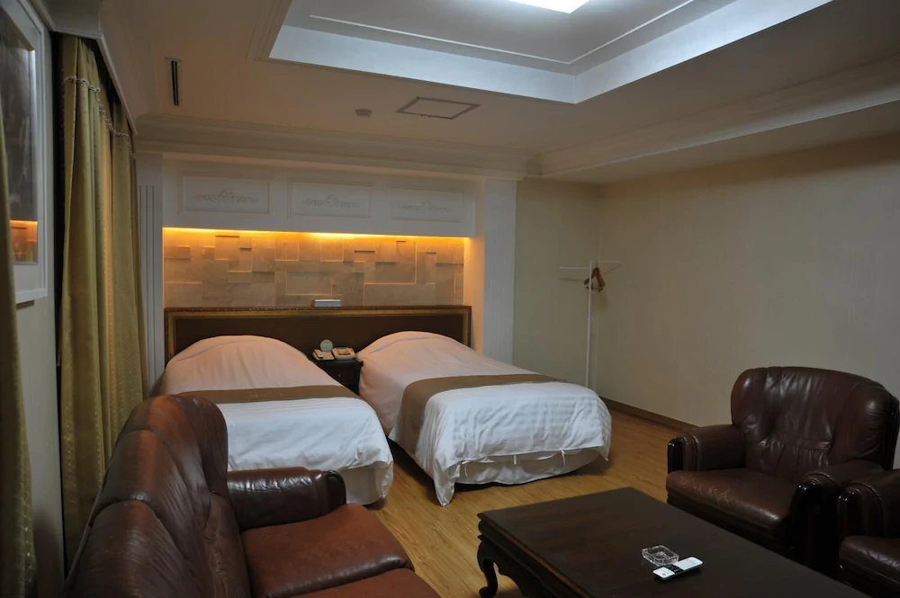 Palace Tourist Hotel