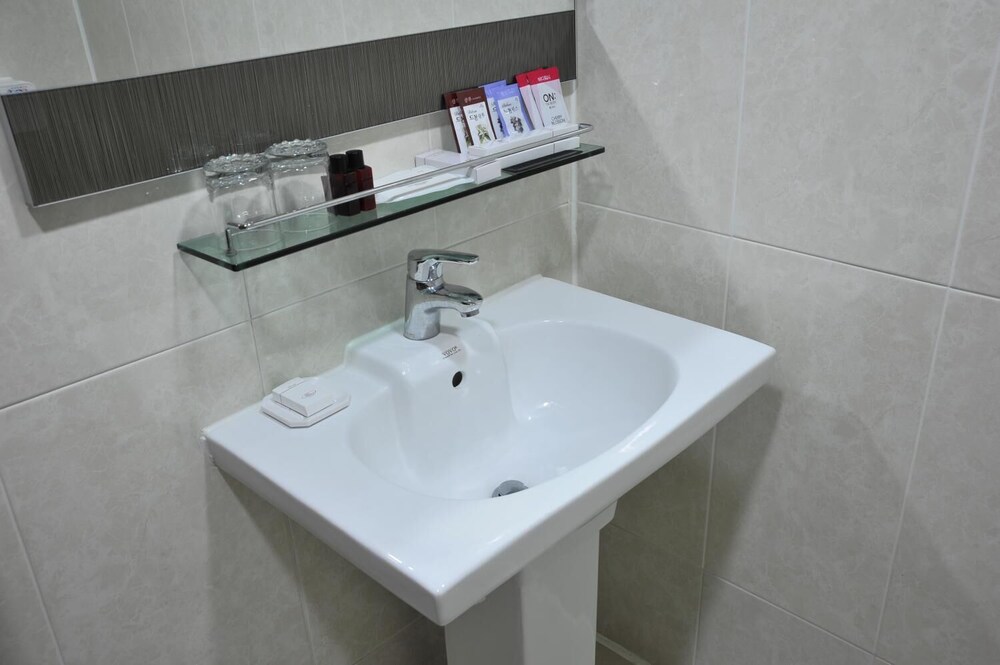 Palace Tourist Hotel