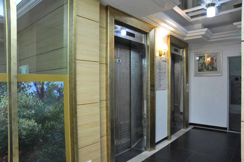 Palace Tourist Hotel