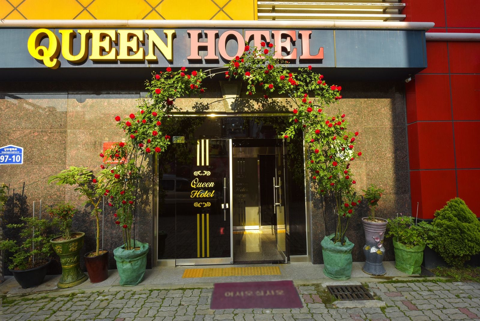Queen Hotel