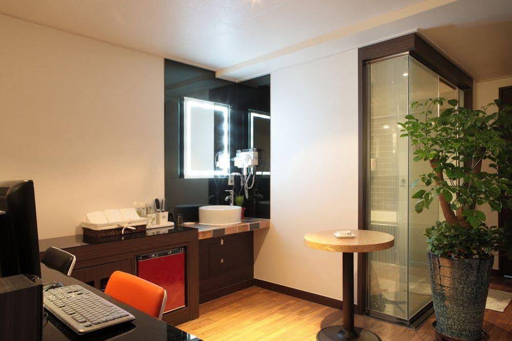 Art 1 Hotel