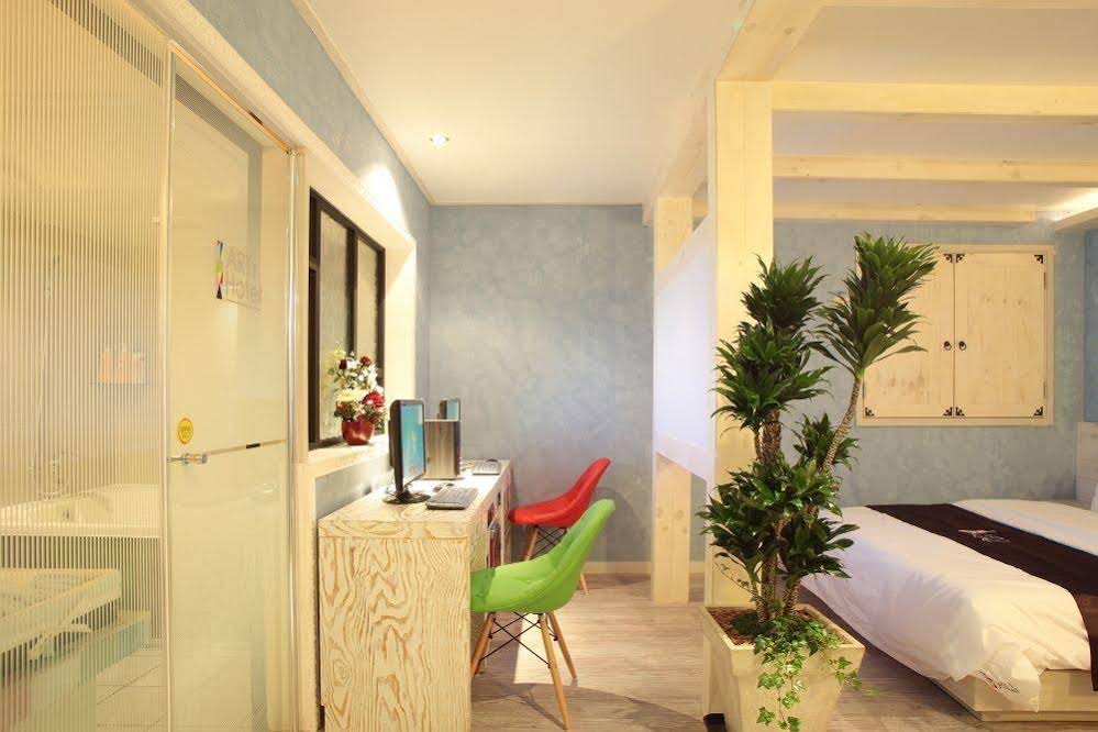 Art 1 Hotel