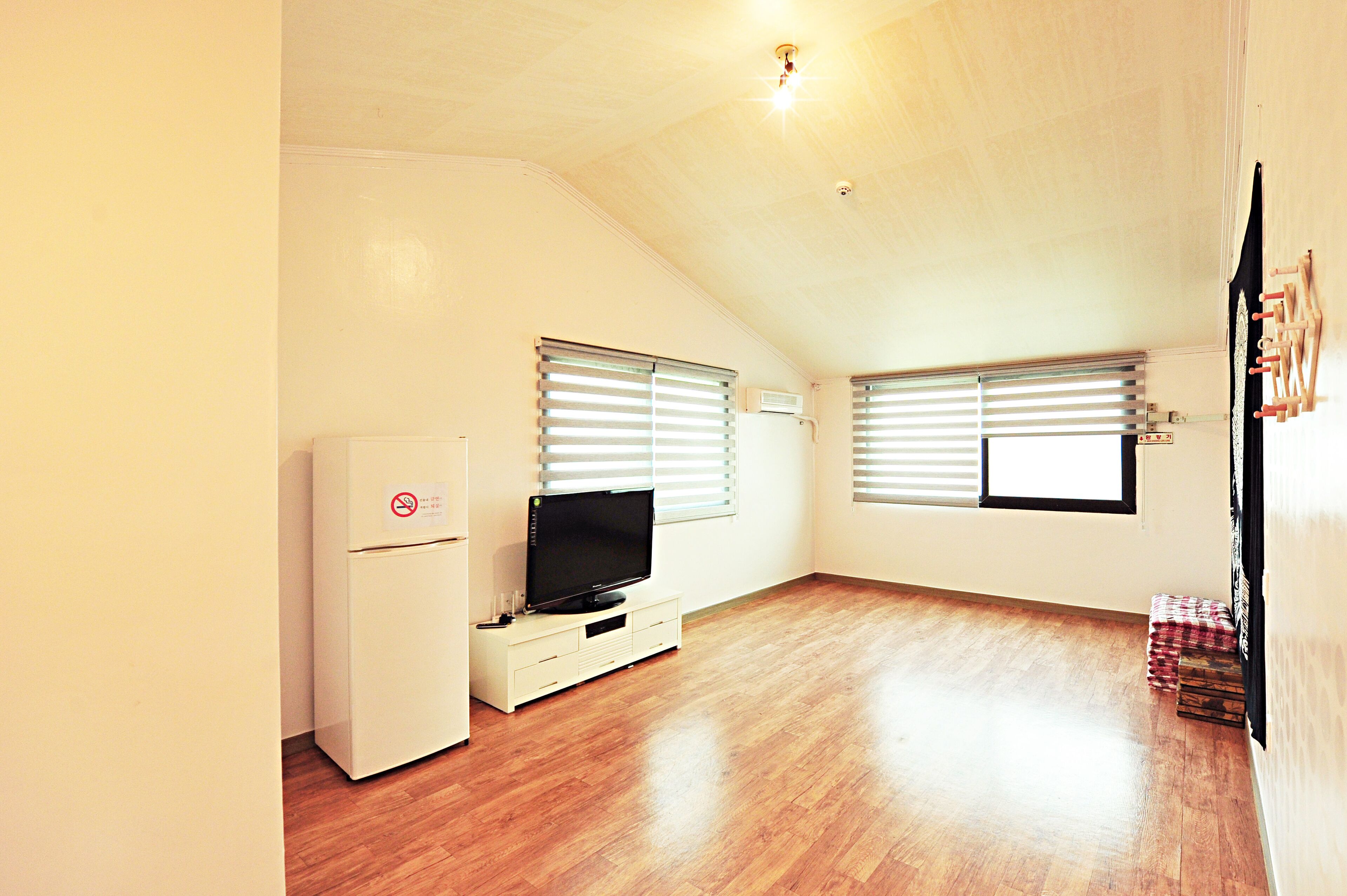 Eurwangni Marine Camp Pension