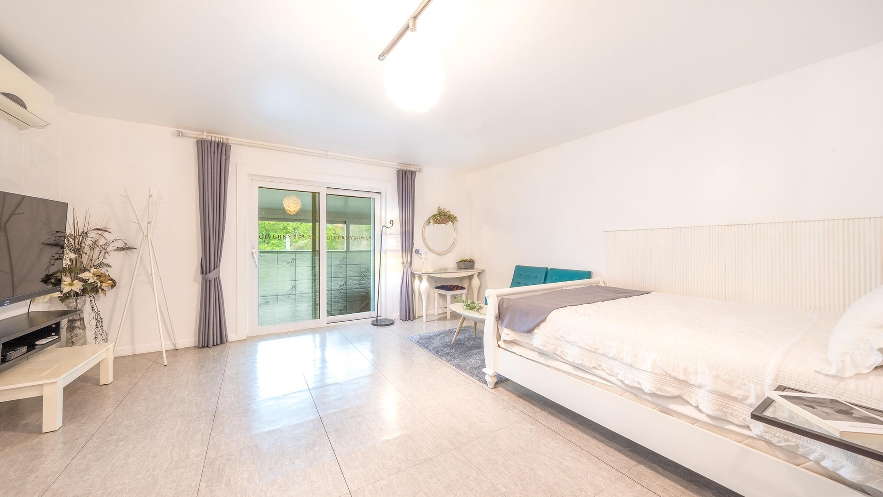 Ganghwa Giverny Spa Pension