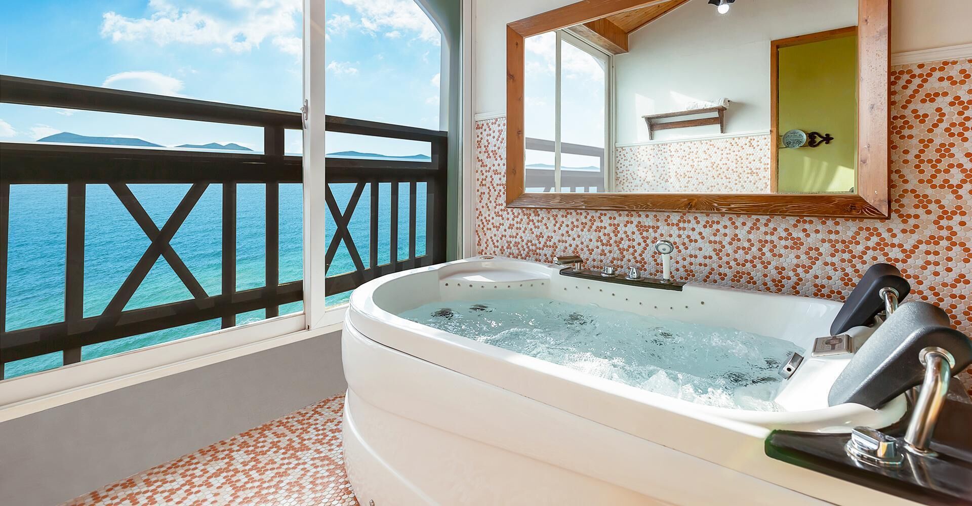 Ganghwa Hana & Alice Spa Pension