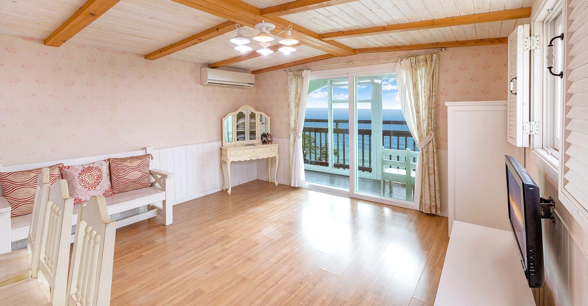Ganghwa Hana & Alice Spa Pension