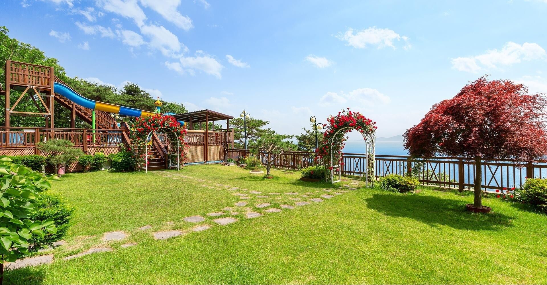 Ganghwa Hana & Alice Spa Pension