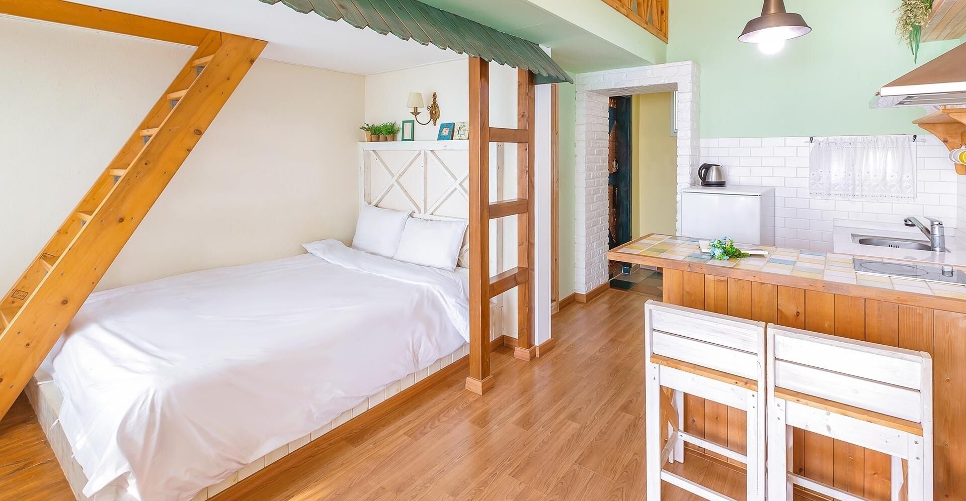 Ganghwa Hana & Alice Spa Pension
