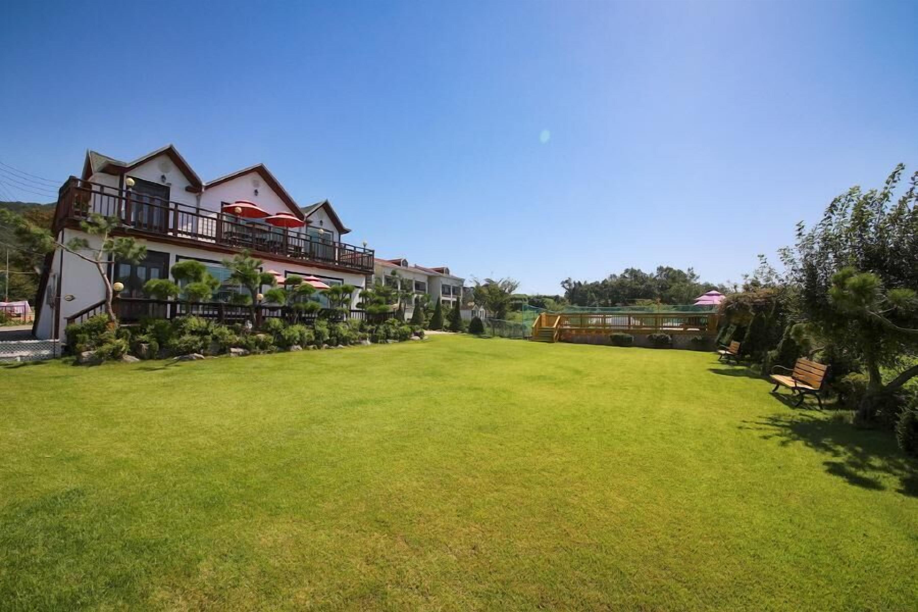 Ganghwa Hwanggeumnoeul Pension