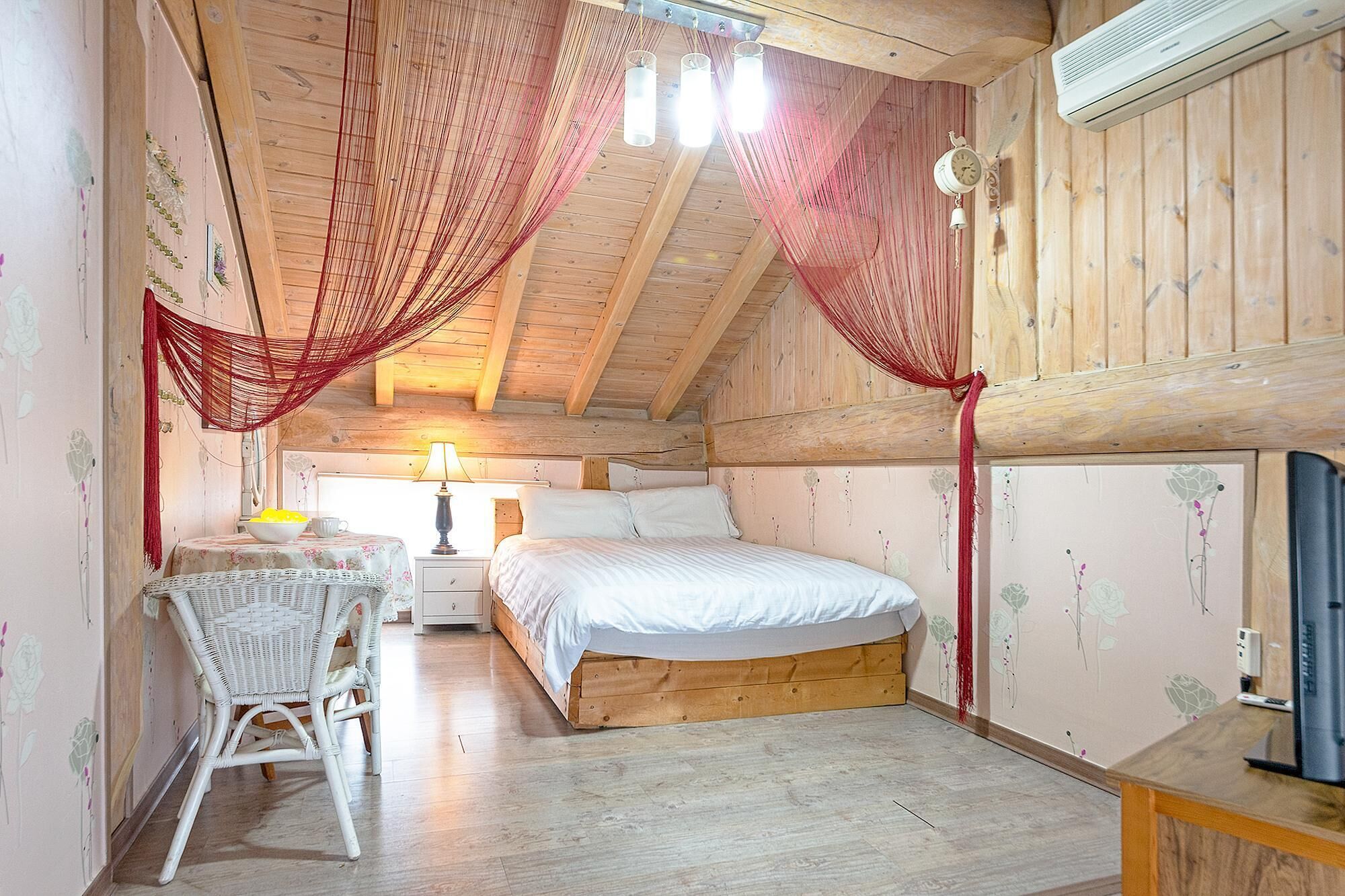 Ganghwa Izba Pension