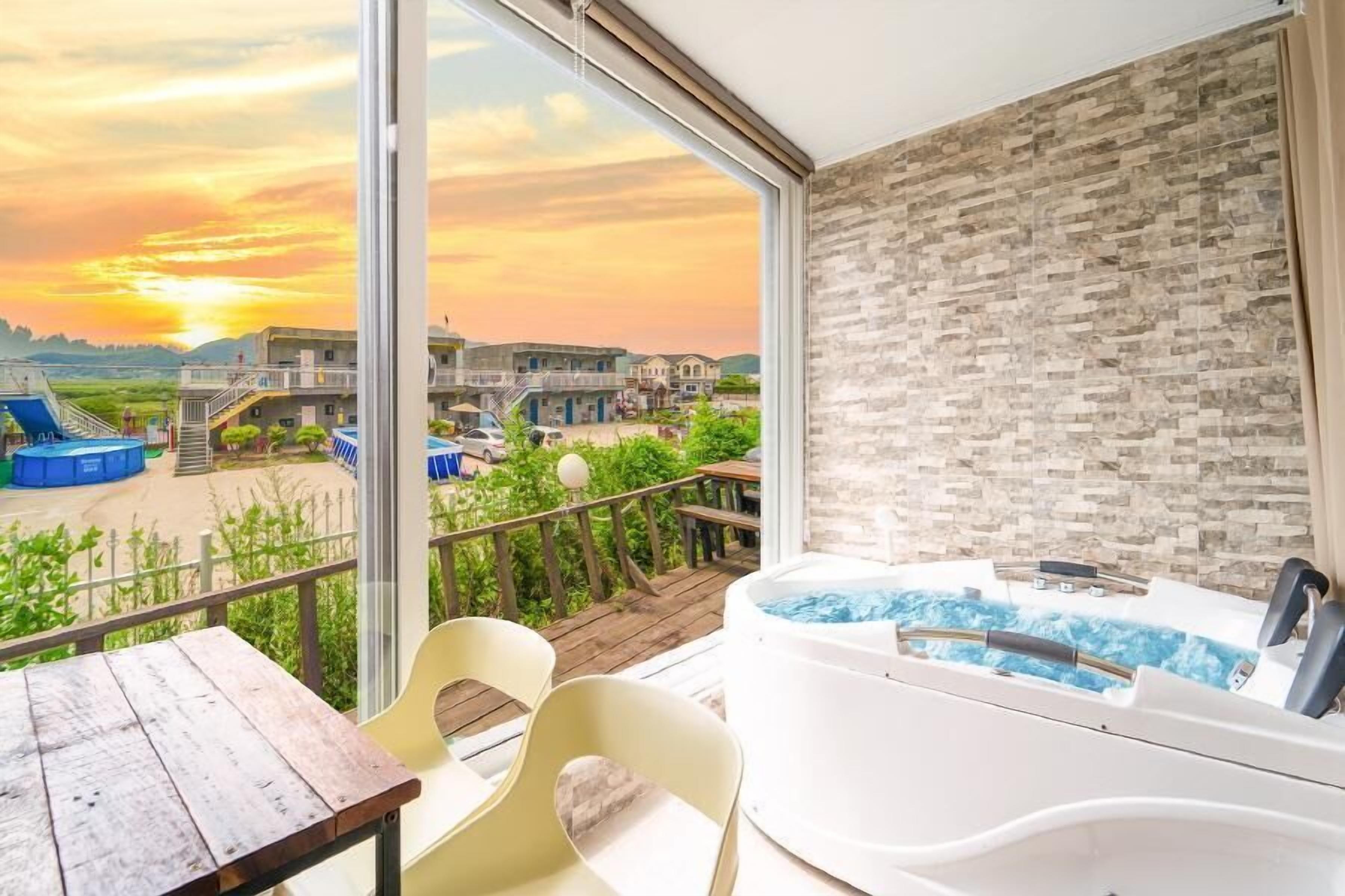 Ganghwa The Starspa Pension