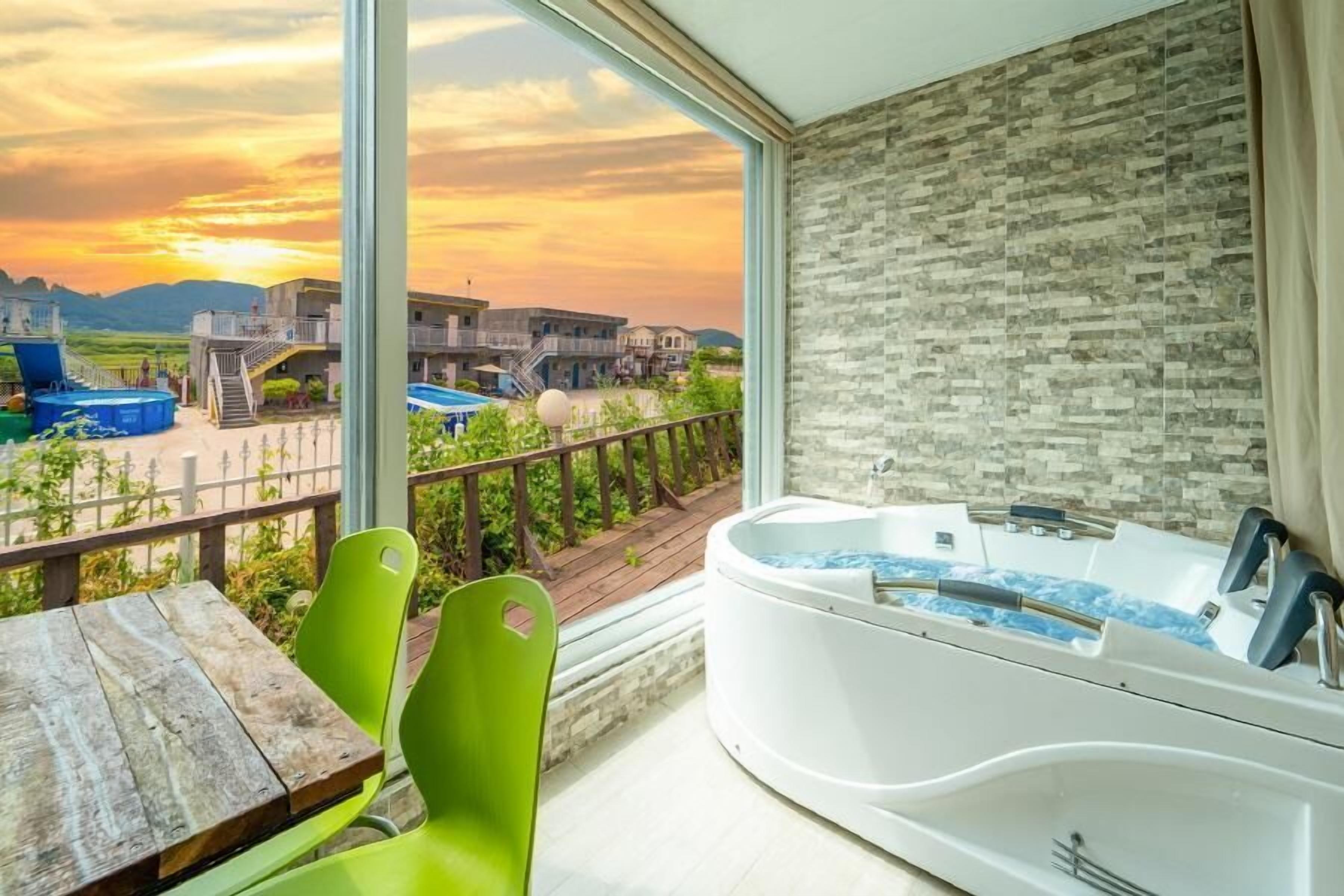 Ganghwa The Starspa Pension