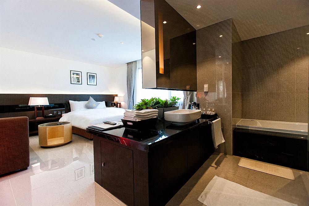 Golden Hotel