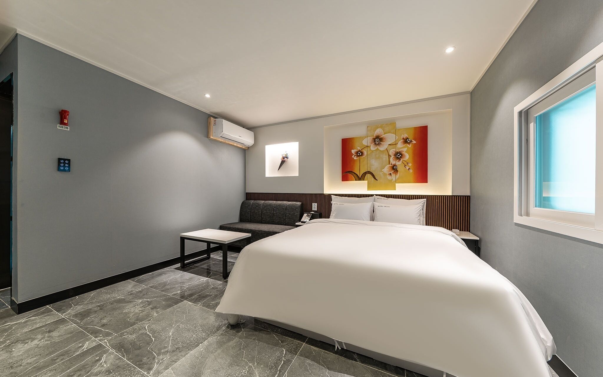 Grand Motel