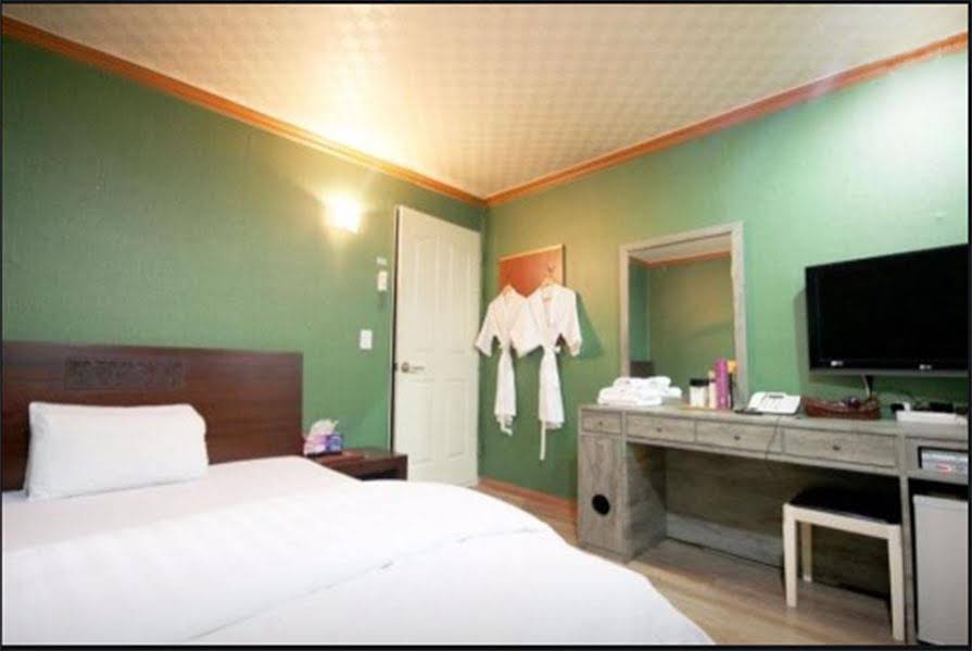 H Motel