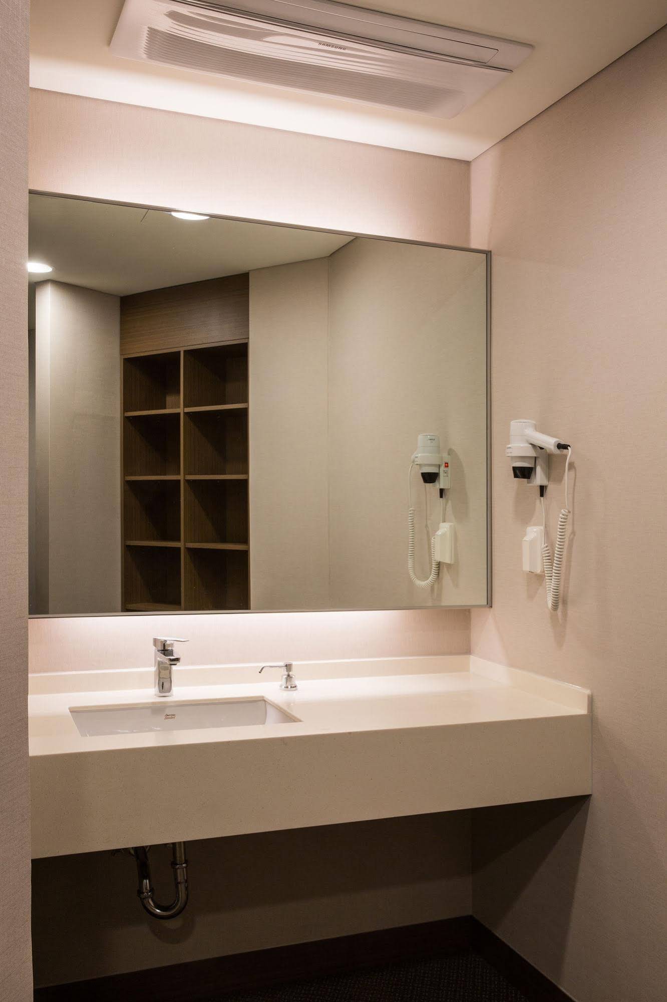 Incheon Airport Capsule Hotel DarakHyu