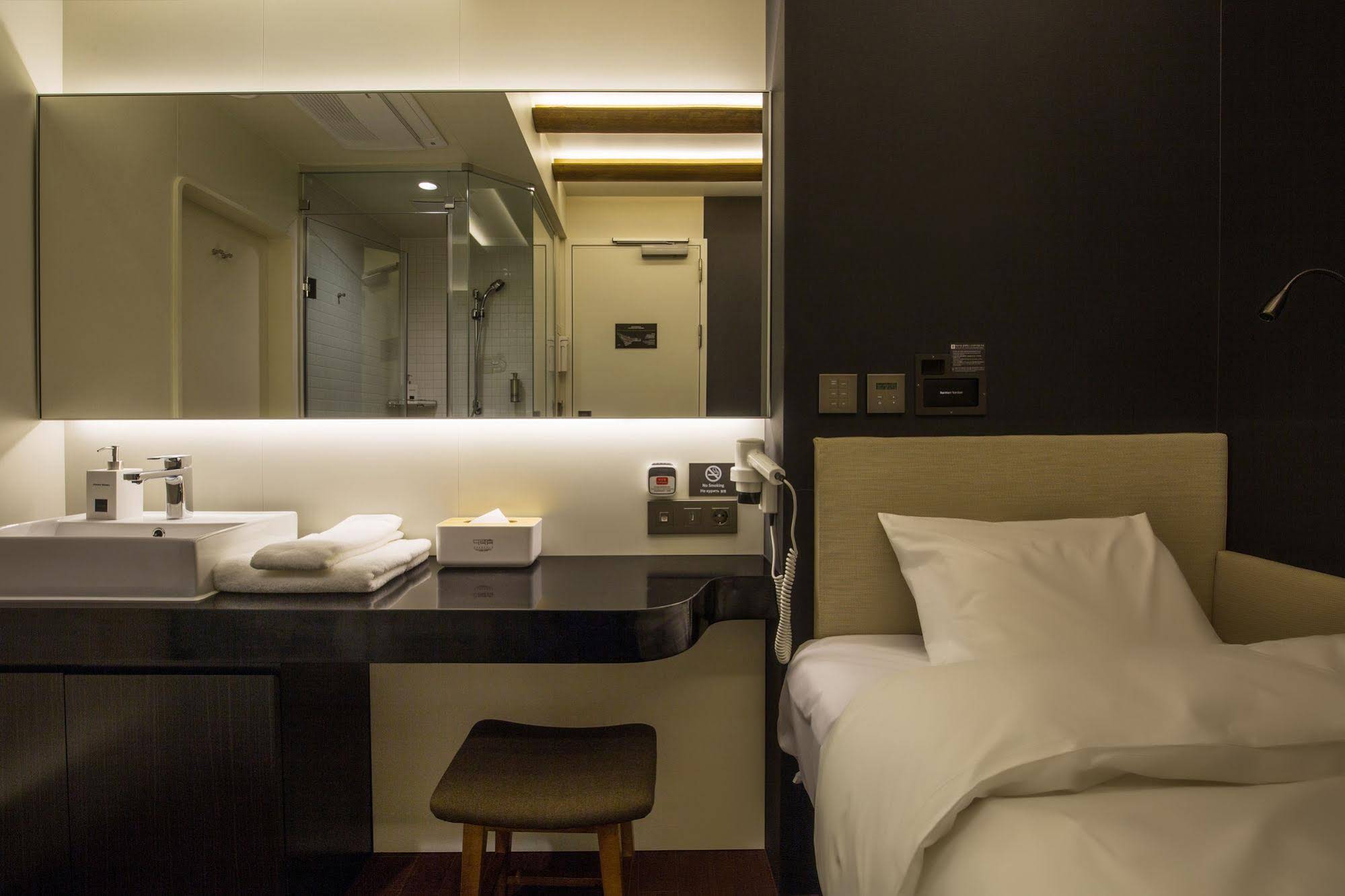 Incheon Airport Capsule Hotel DarakHyu