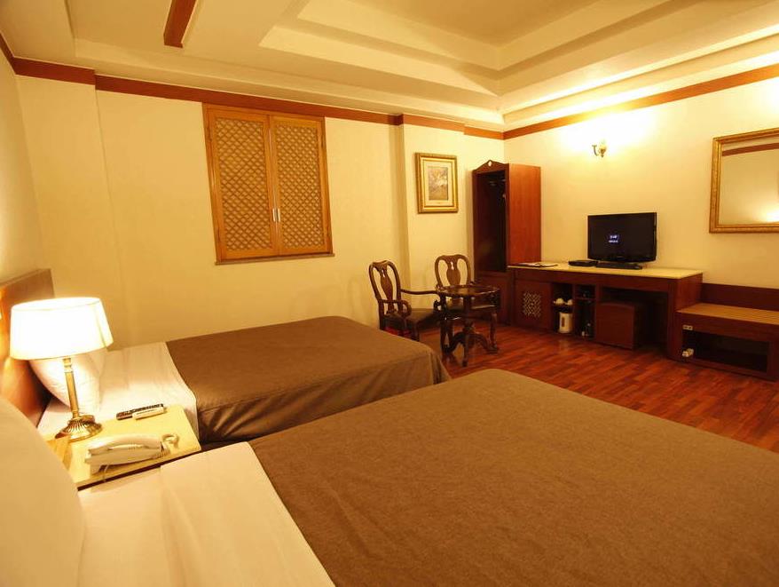 Incheon Airport Queen