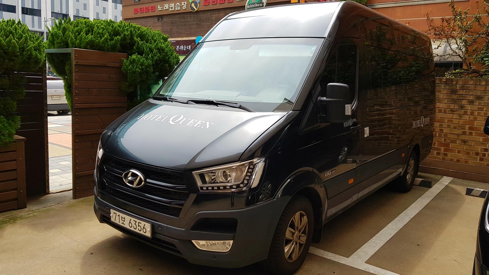 Incheon Airport Queen