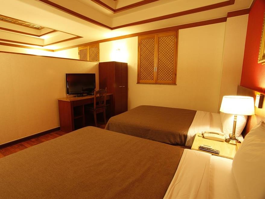 Incheon Airport Queen