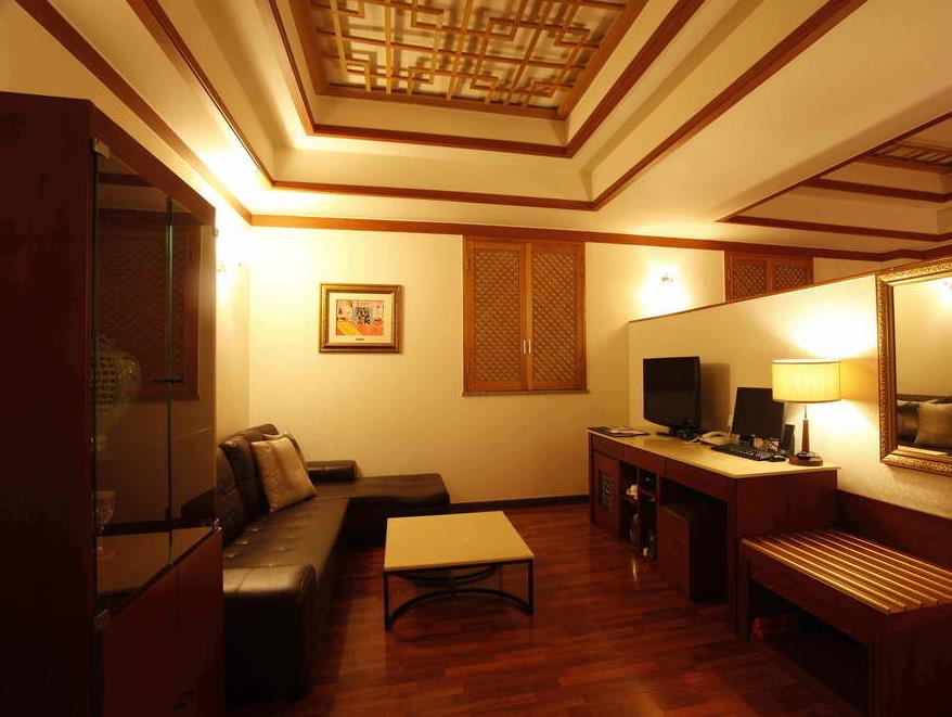 Incheon Airport Queen