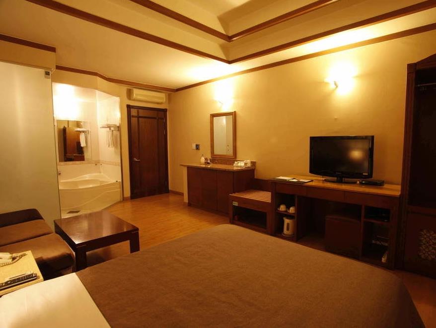 Incheon Airport Queen